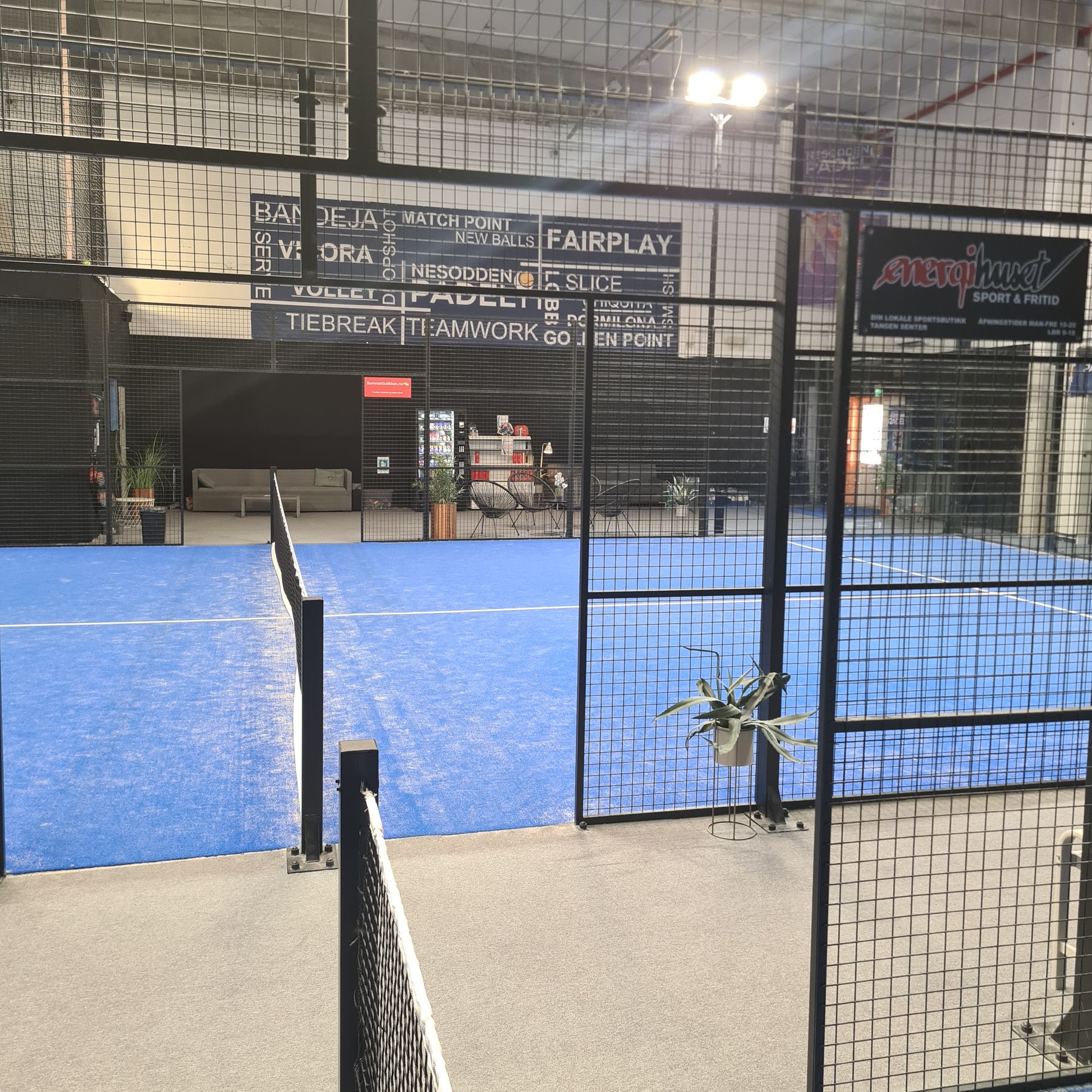 Padelbanene innendørs